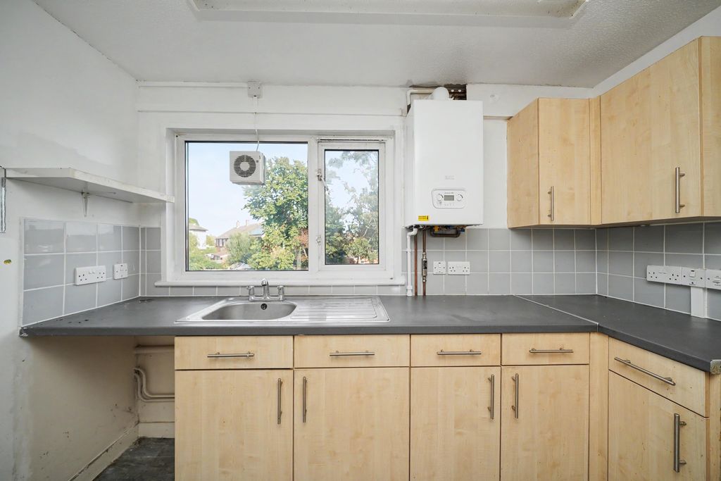 Property photo 2 of 10 144 Chinchilla Drive, Hounslow, Tw4 7Nt