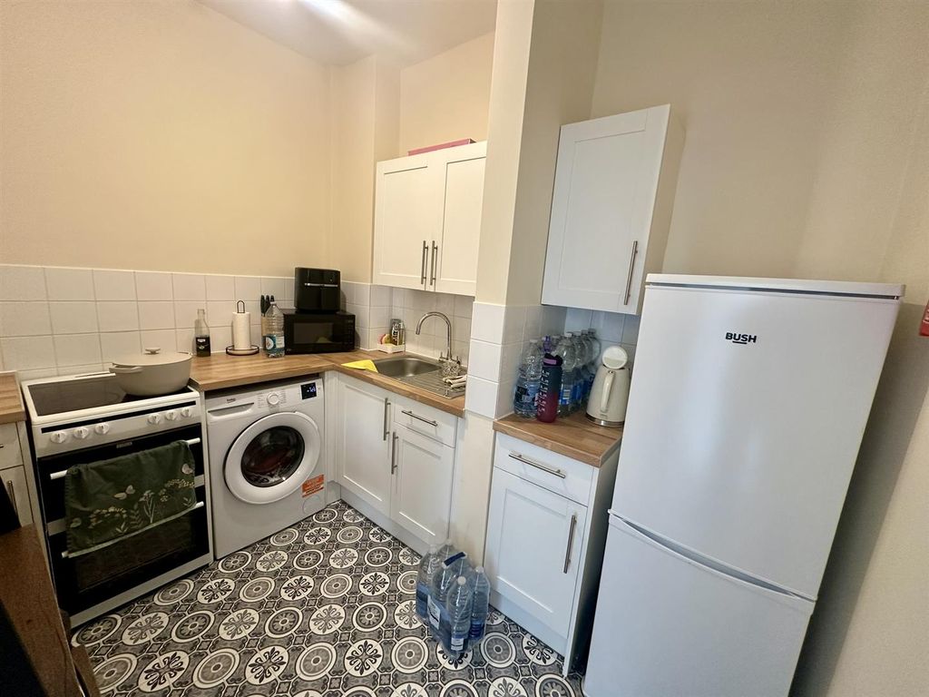 Property photo 3 of 5 Kitchen