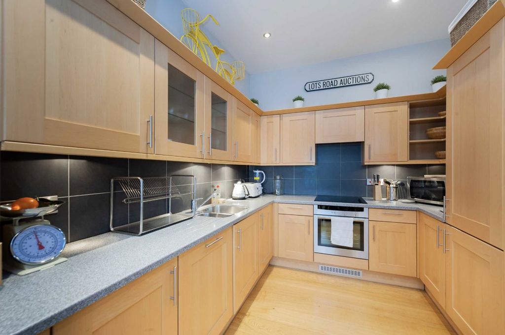 Property photo 3 of 6