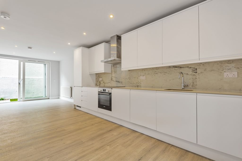 Property photo 2 of 15 778141 (4)