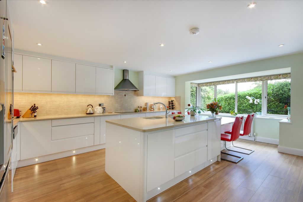 5 bed detached house for saleRectory Close, Etchingham Road, Burwash, Etchingham TN19 photo 4
