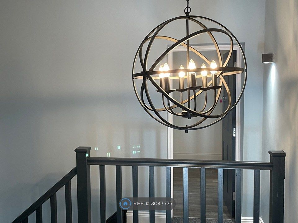 Property photo 3 of 10 Lighting