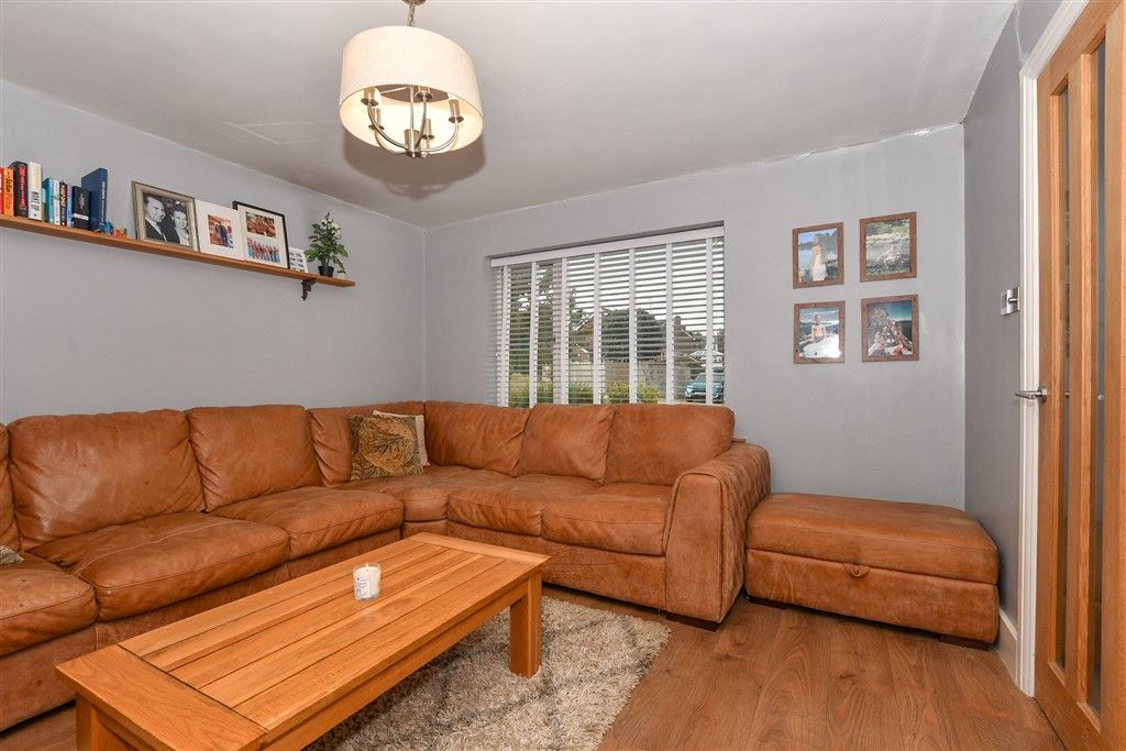 Property photo 3 of 14 Lounge