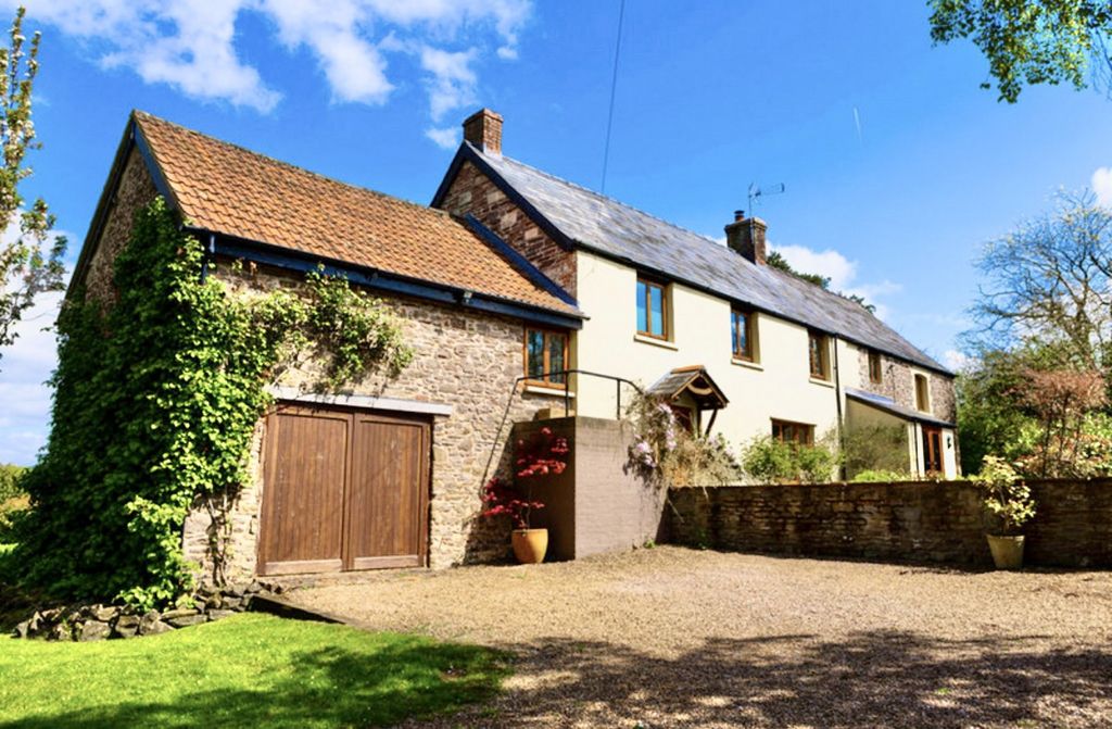 Property photo 1 of 32