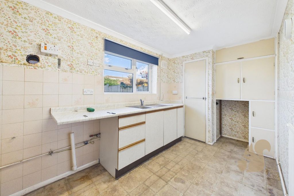 Property photo 2 of 14 Kitchen