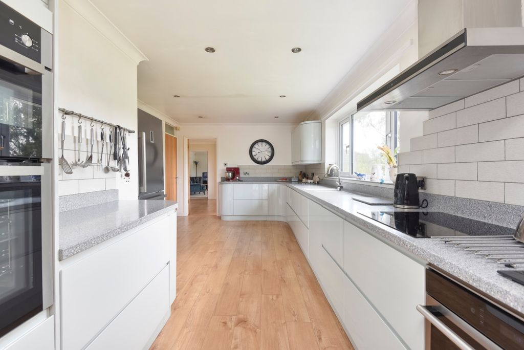 Property photo 3 of 30 4832773