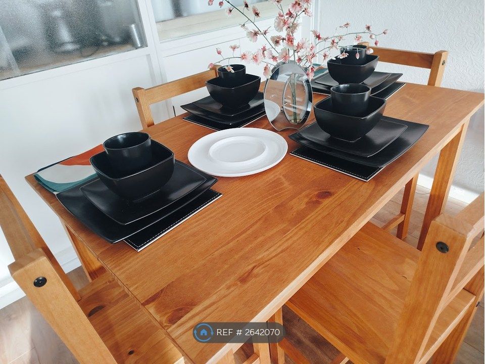 Property photo 1 of 8 Dinner