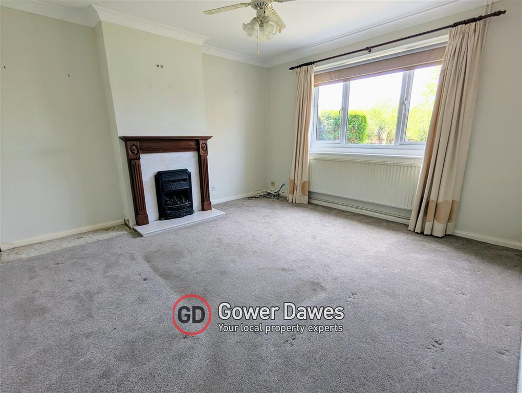 Property photo 3 of 13 Lounge
