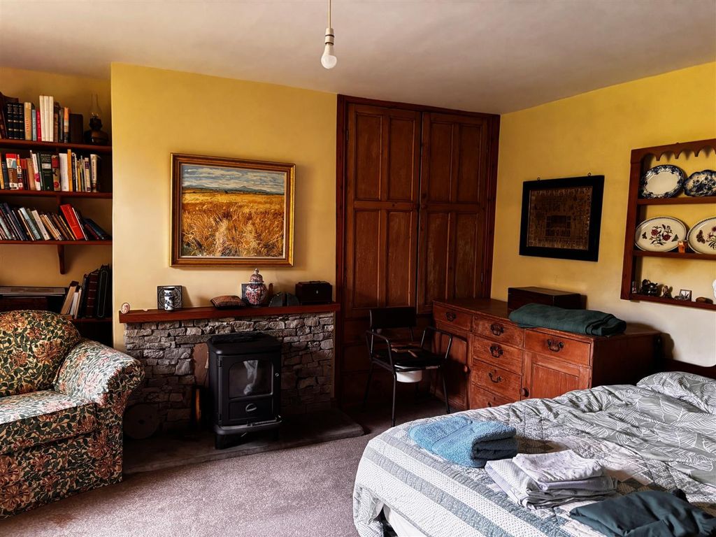 Property photo 3 of 27