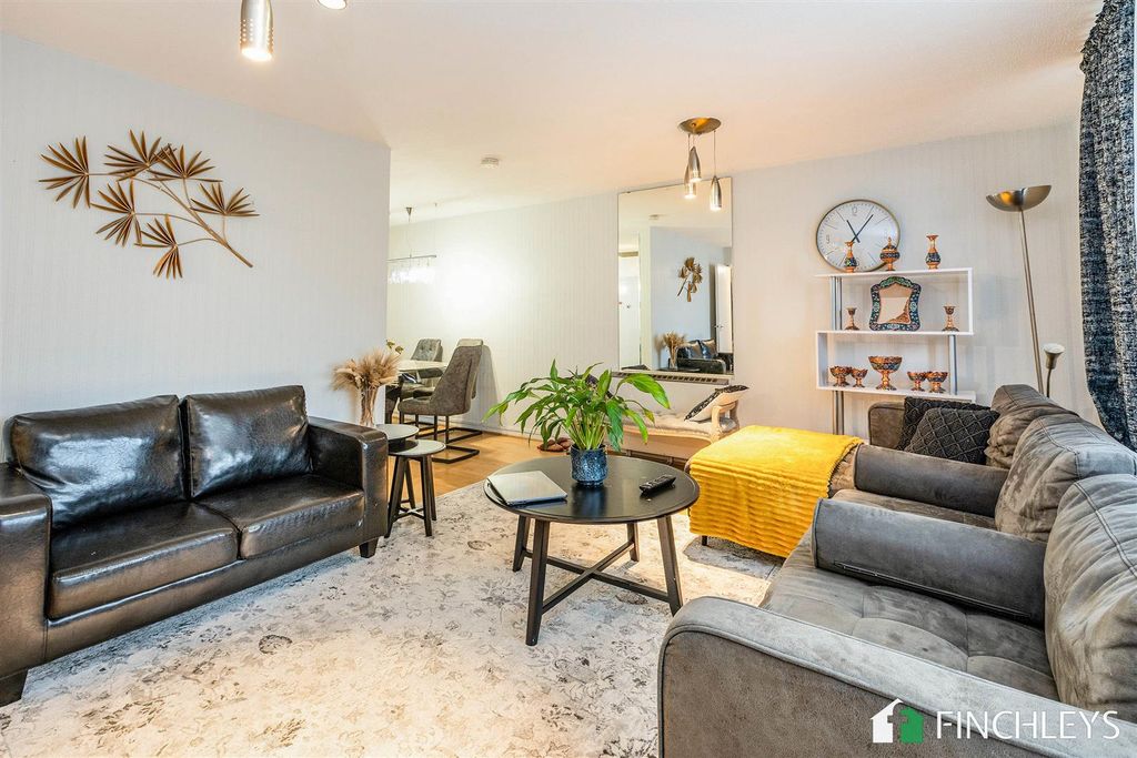 Property photo 2 of 11 Flat44Normancourtnetherstreetlondonn31Qq-9.Jpg