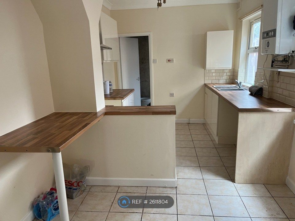 Property photo 2 of 10 Kitchen