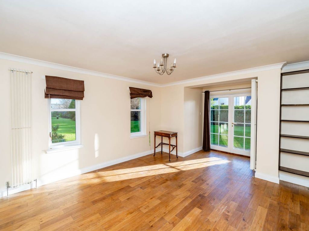 Property photo 3 of 16 Interiors-30