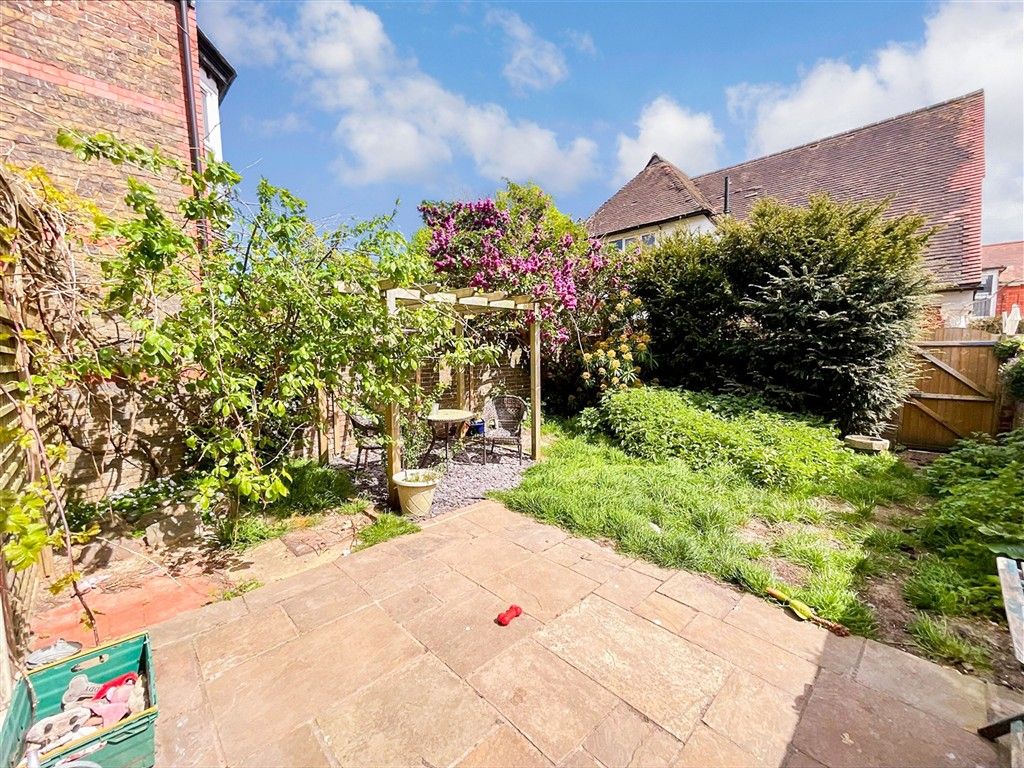 Property photo 2 of 18 Garden