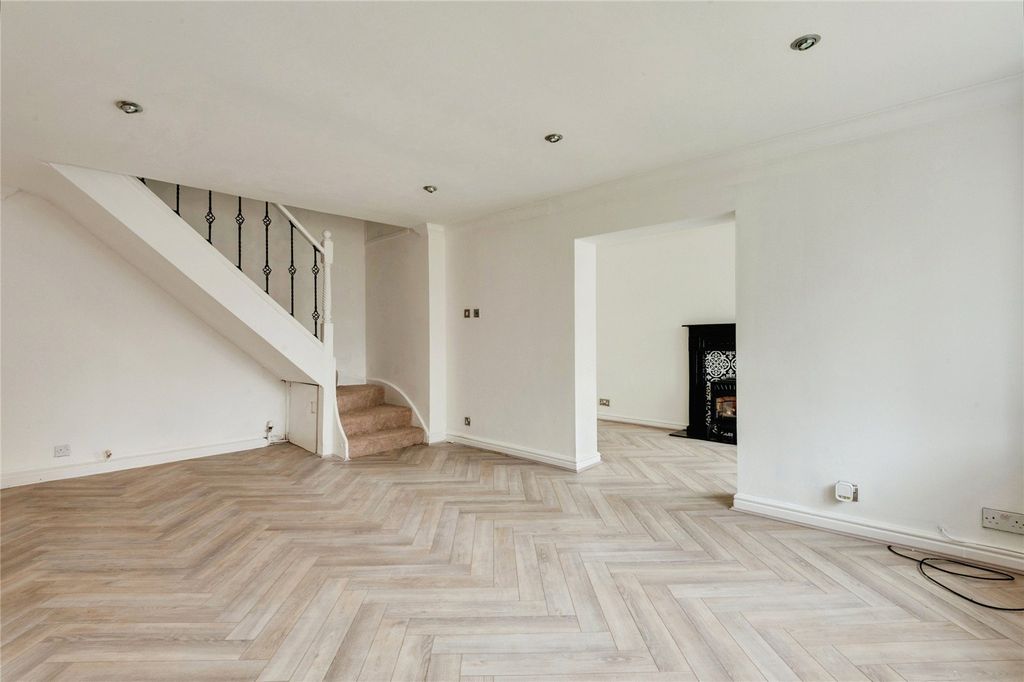Property photo 2 of 17 Picture No. 15