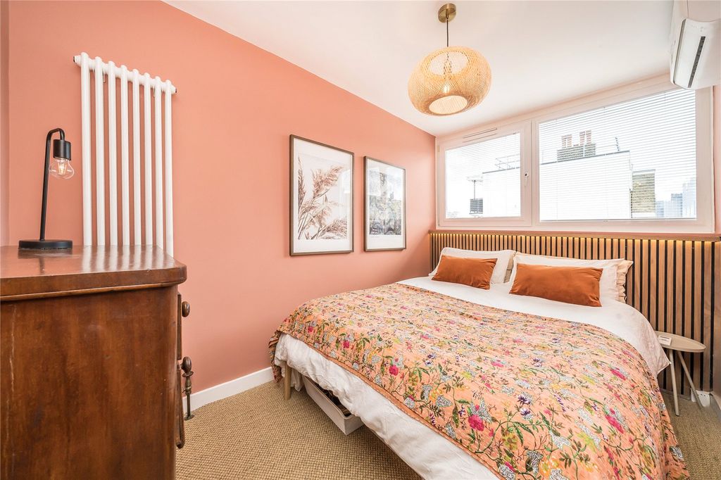 Property photo 2 of 12 Bedroom