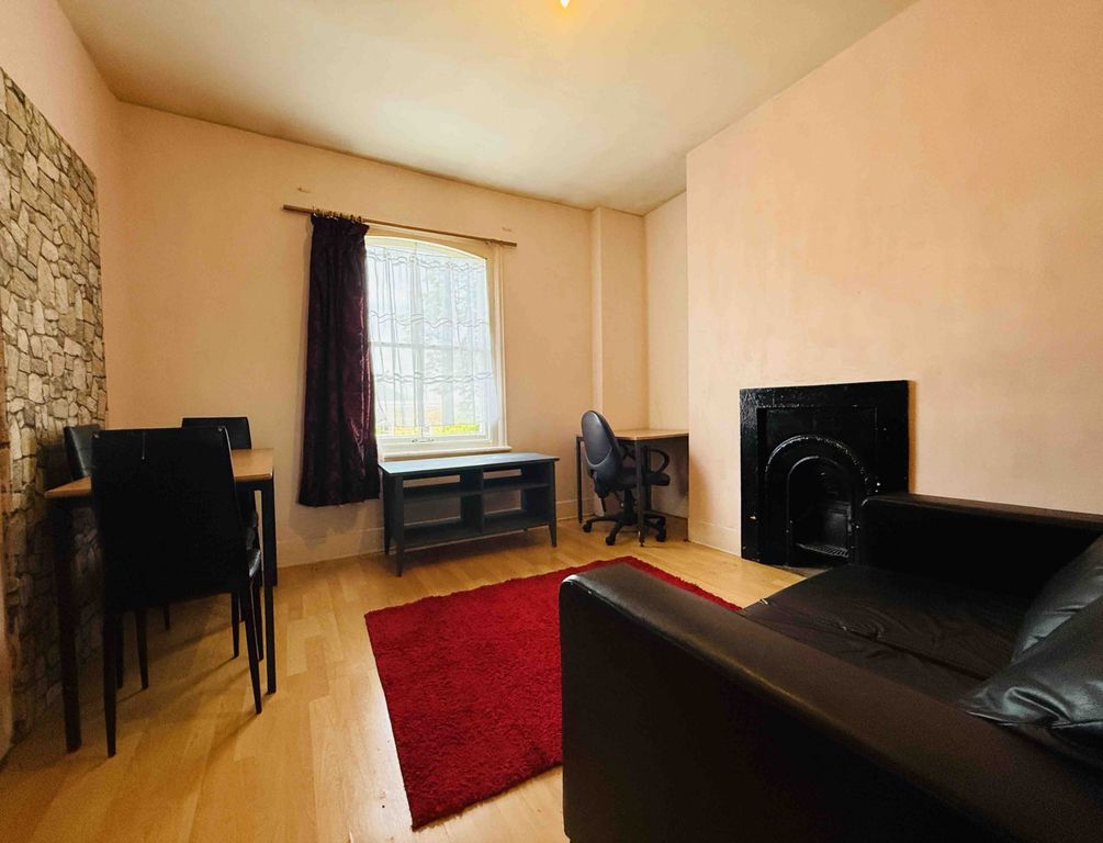 Property photo 3 of 6 Gallery