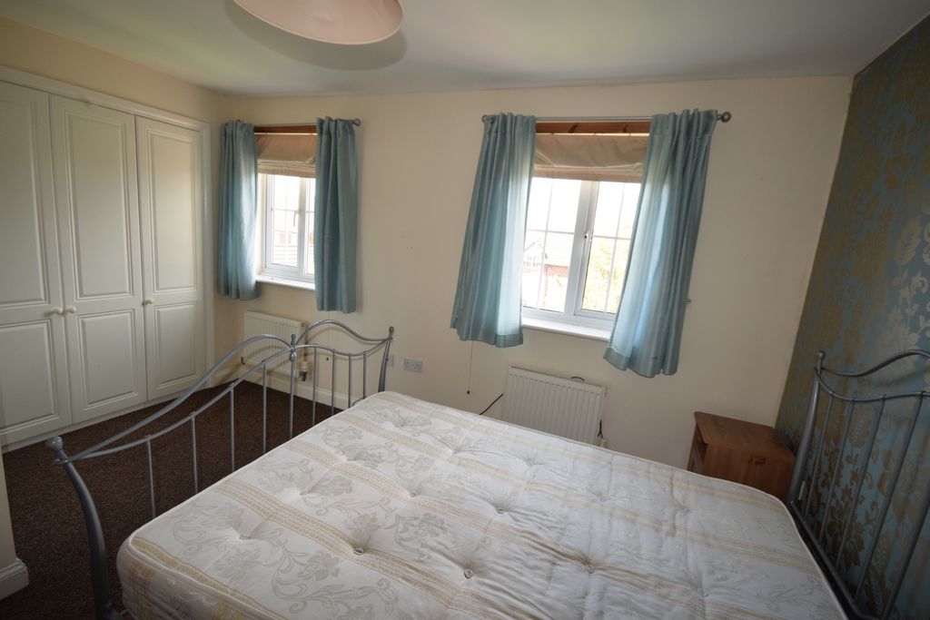 Property photo 3 of 18 Bedroom 2