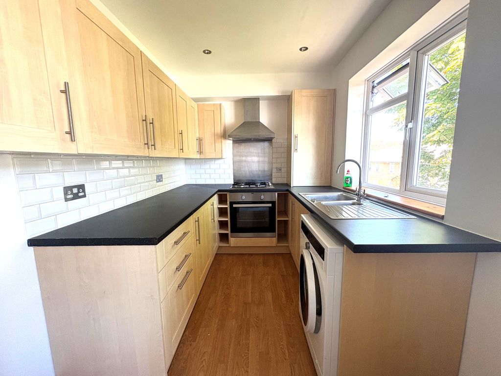 Property photo 2 of 7 Kitchen