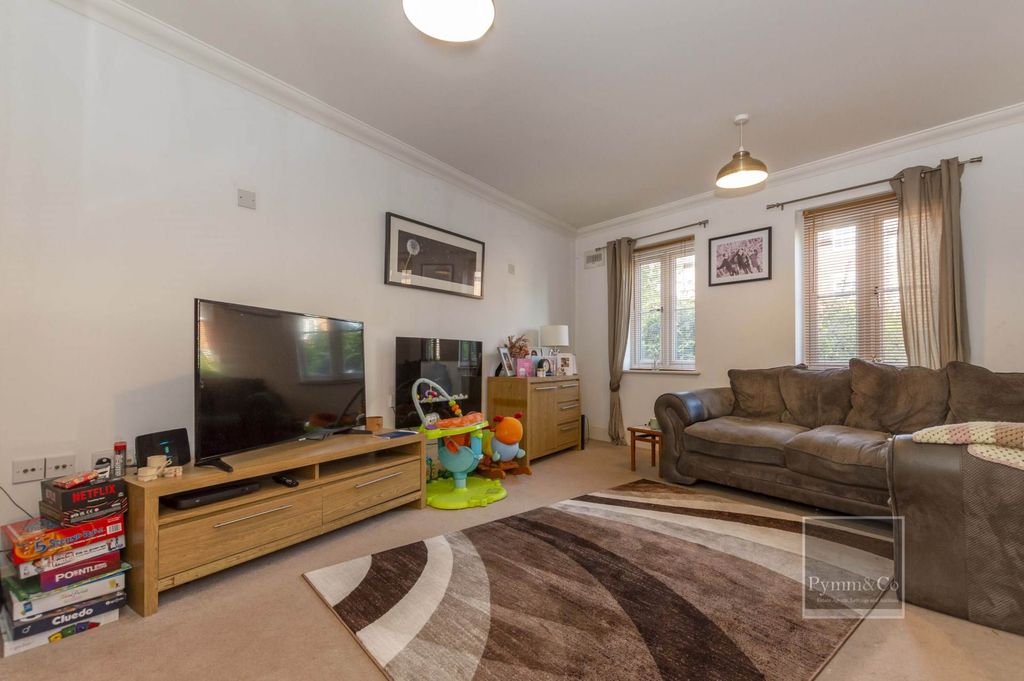 Property photo 2 of 14