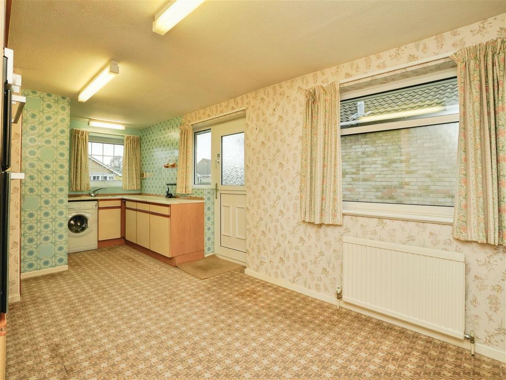 Property photo 2 of 14 Kitchen