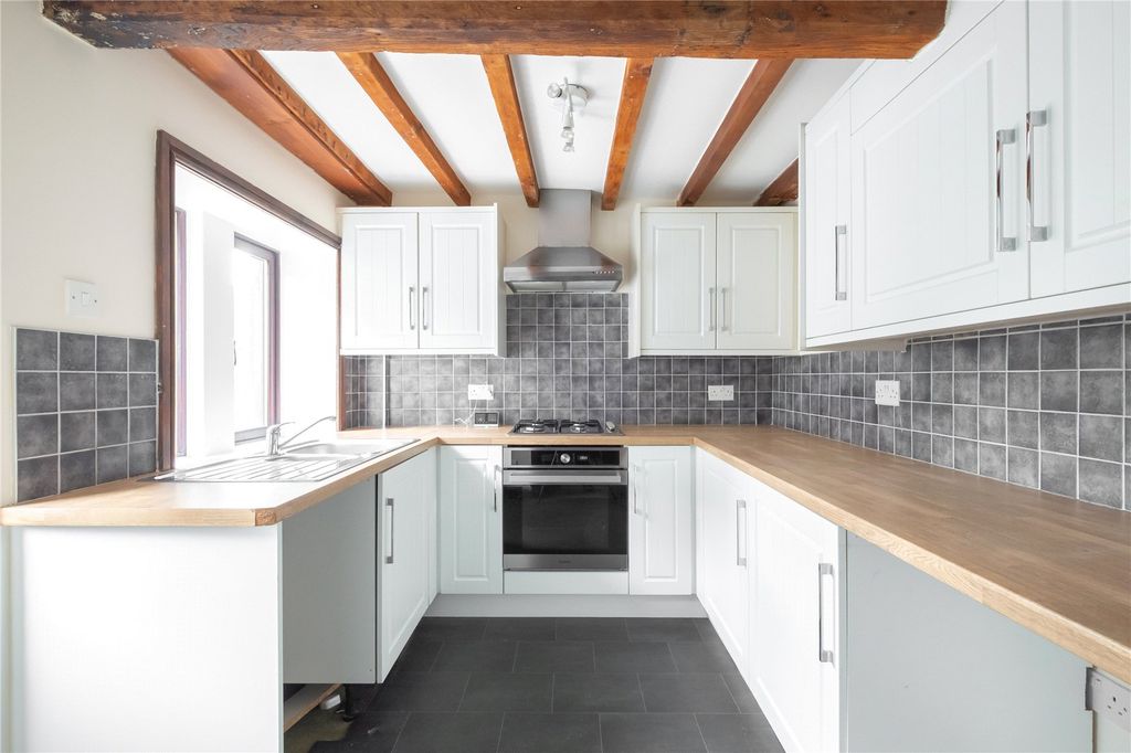 Property photo 2 of 18 Kitchen