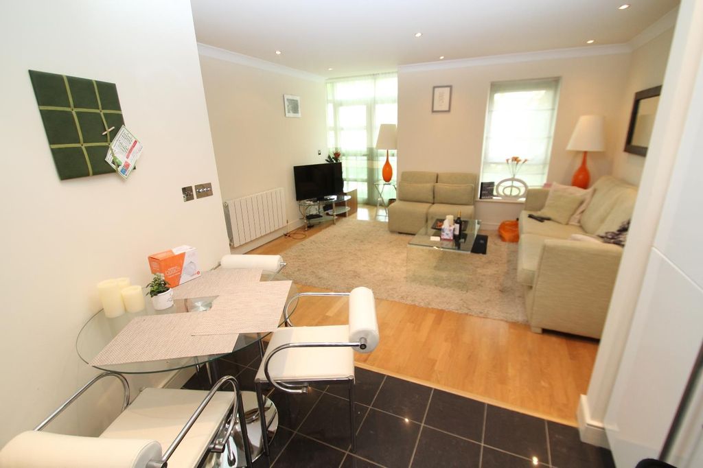 Property photo 2 of 7 Kitchen / Lounge