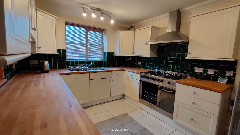 Property photo 2 of 27