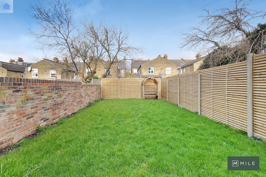 Property photo 2 of 13 9_Communal Garden-0