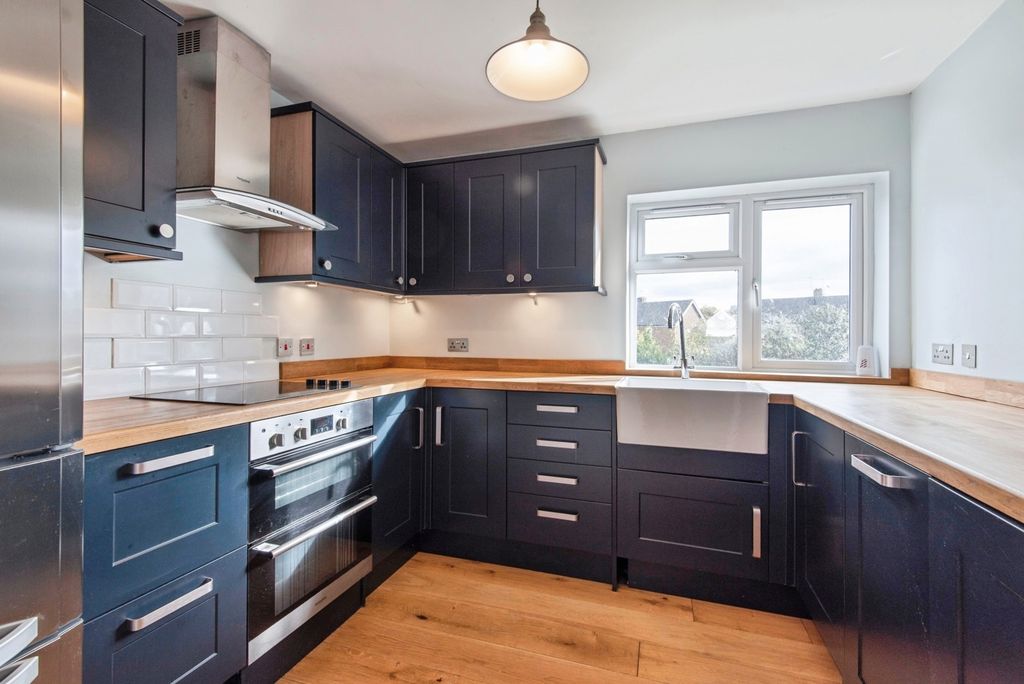 Property photo 2 of 17 Kitchen