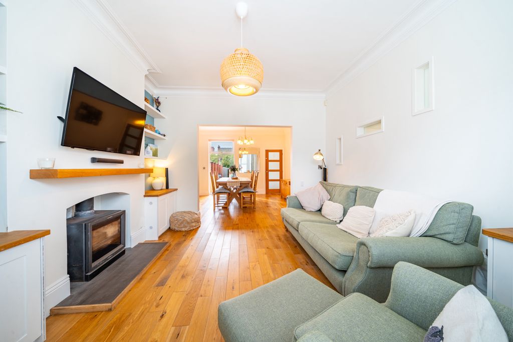 Property photo 3 of 17