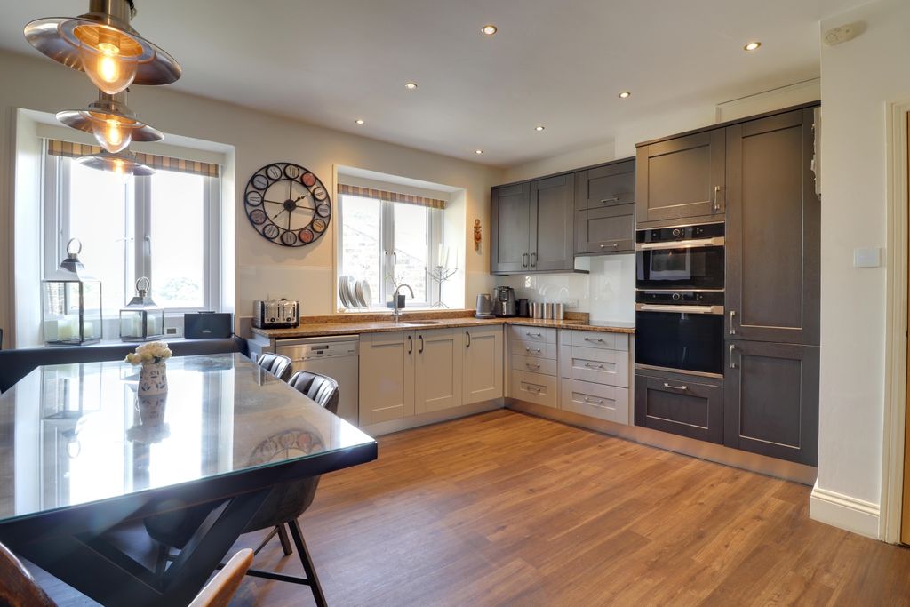 Property photo 2 of 32 Kitchen Diner