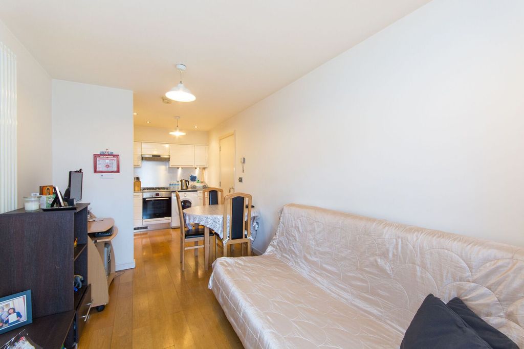 Property photo 2 of 6