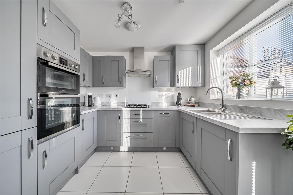 Property photo 2 of 22 Kitchen