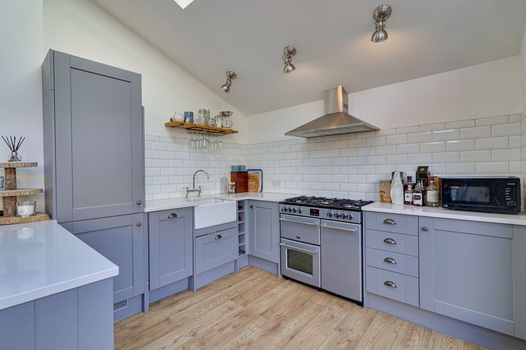 Property photo 3 of 16 Picture No. 25