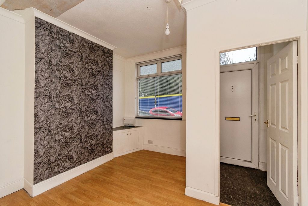 Property photo 2 of 15 Pbox-Img.Jpg