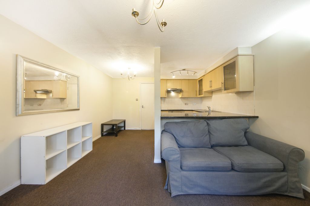 Property photo 2 of 8 Flat 17, Lister Court - Acjvq1Tdz5Vamcsdsa0G