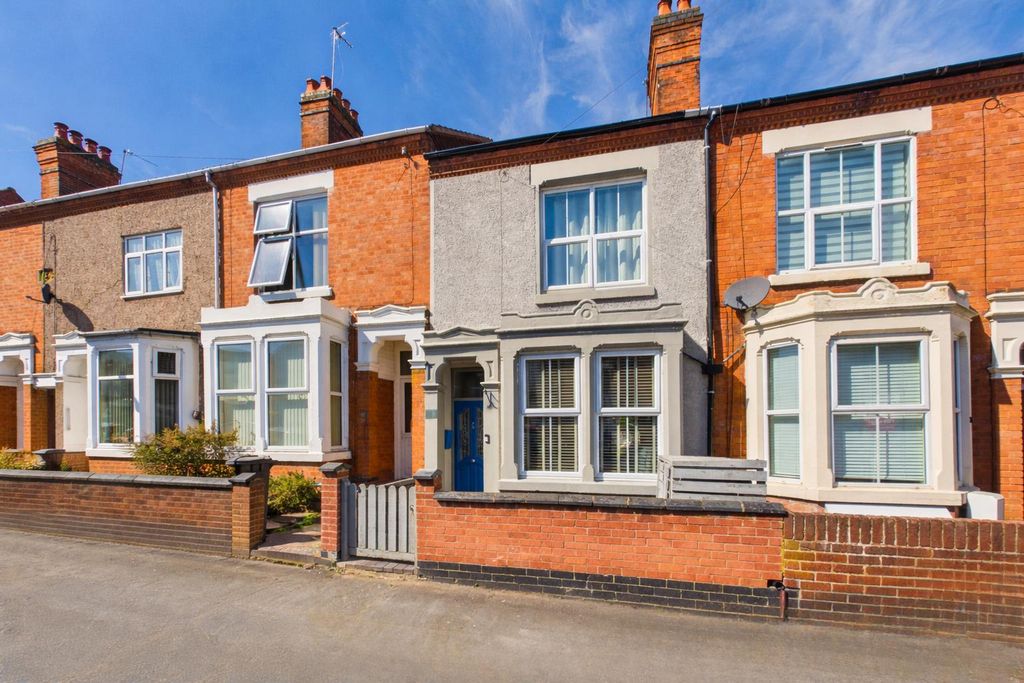 Property photo 1 of 18 Terraced Houses Under A Clear Sky.Png