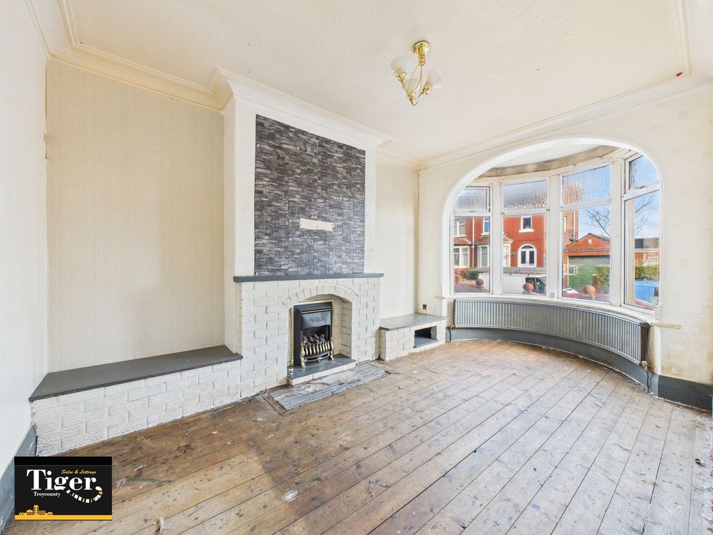 Property photo 3 of 11 Cam03440G0-Pr0504-Still002