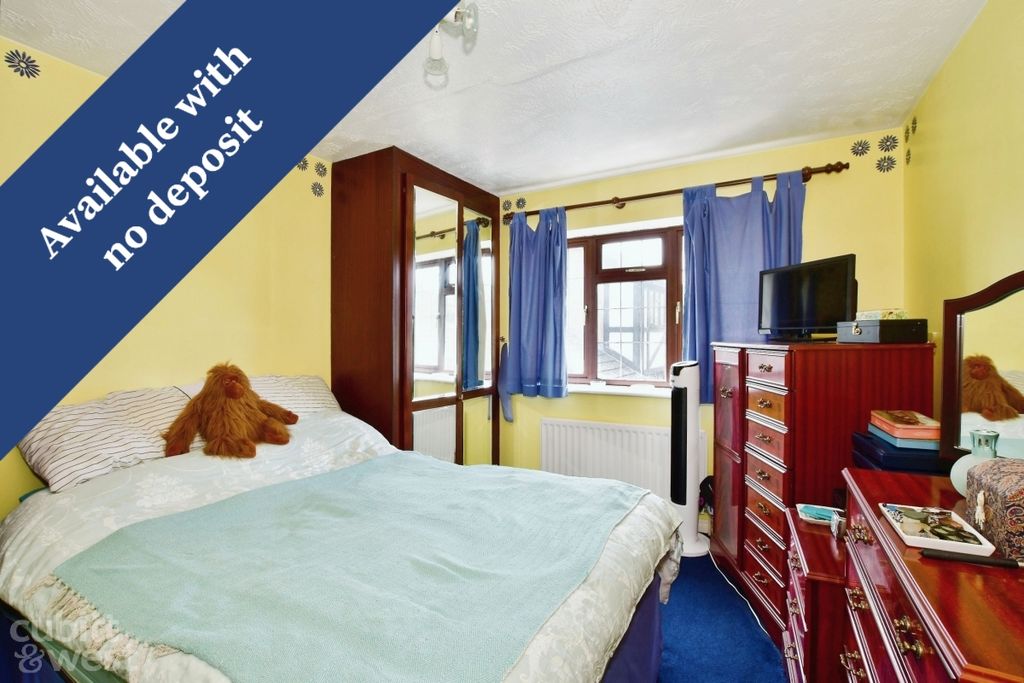 Property photo 1 of 9 Knighton Close No...