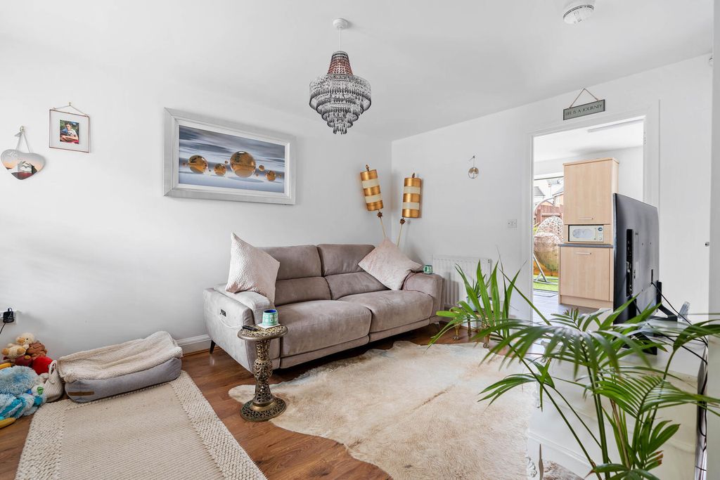 Property photo 2 of 20 Living Room