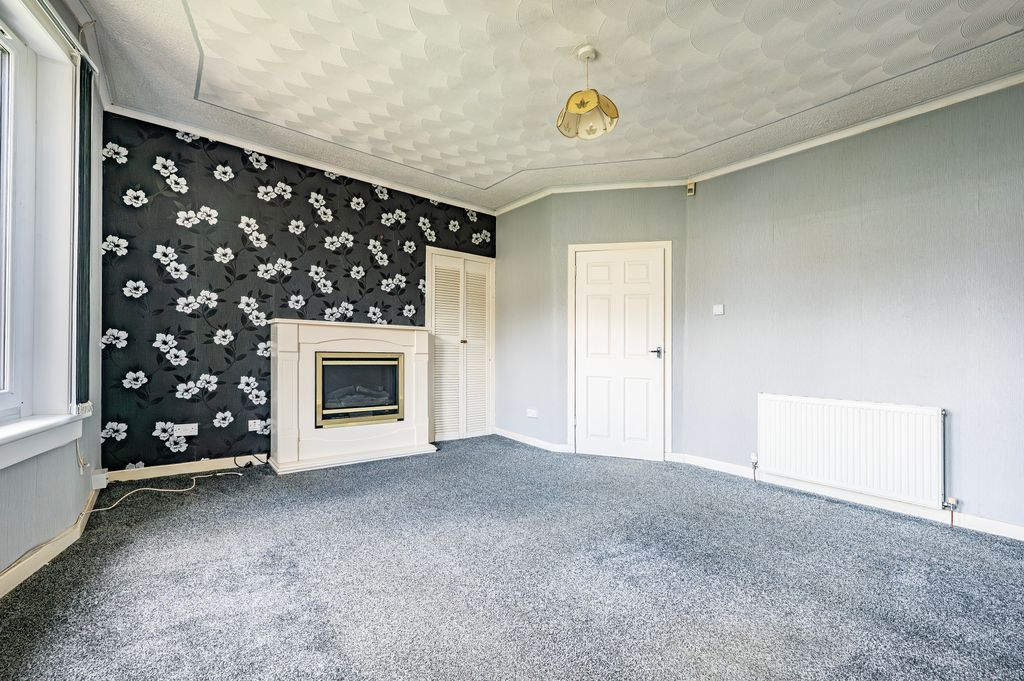 Property photo 2 of 28