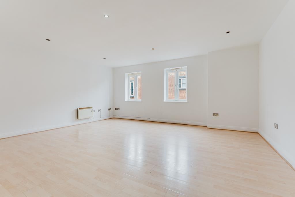 Property photo 3 of 17 28 Lahnstein Court, Kettering (10 Of 17).Jpg