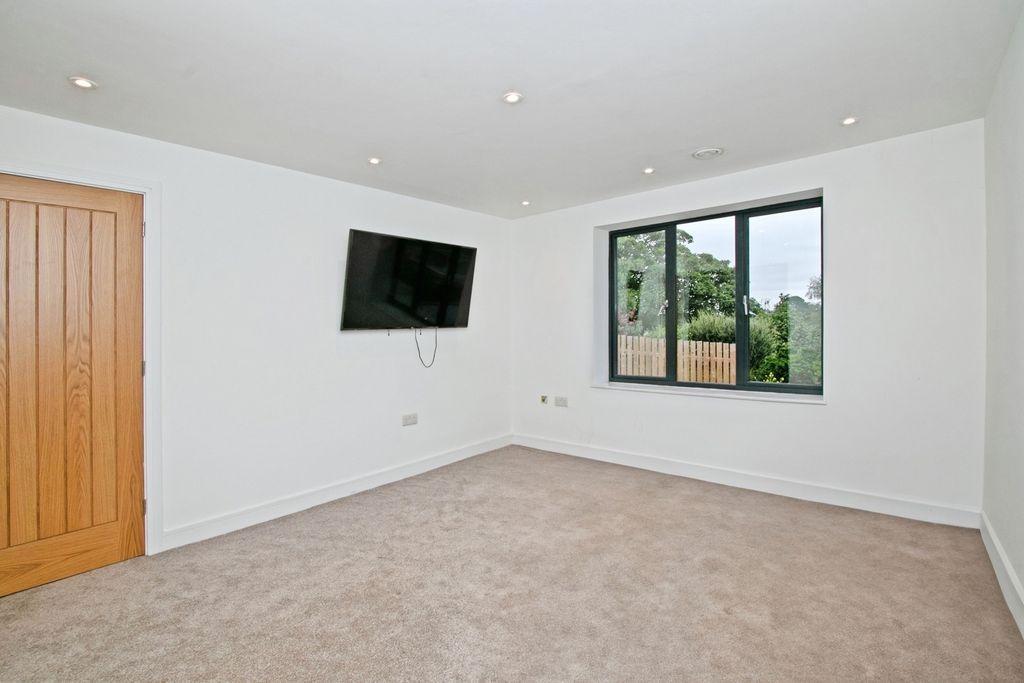 Property photo 3 of 17 Photo