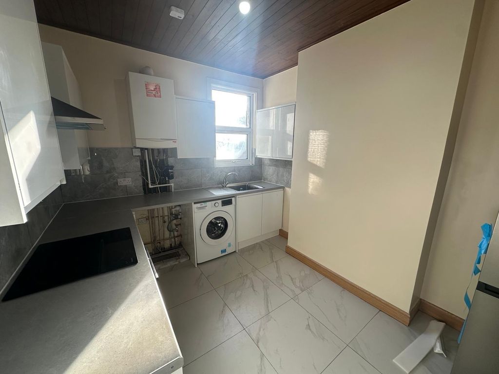 Property photo 3 of 8 Photo 4