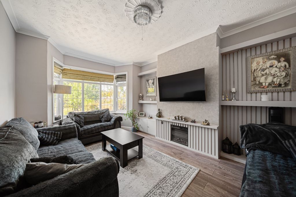 Property photo 2 of 16 4410133