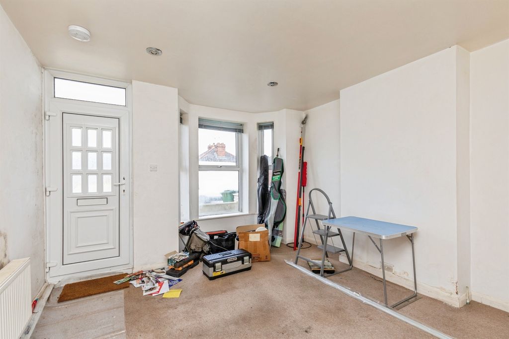 Property photo 3 of 18