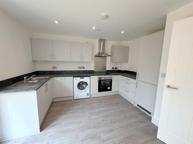 Property photo 3 of 11 Kitchen