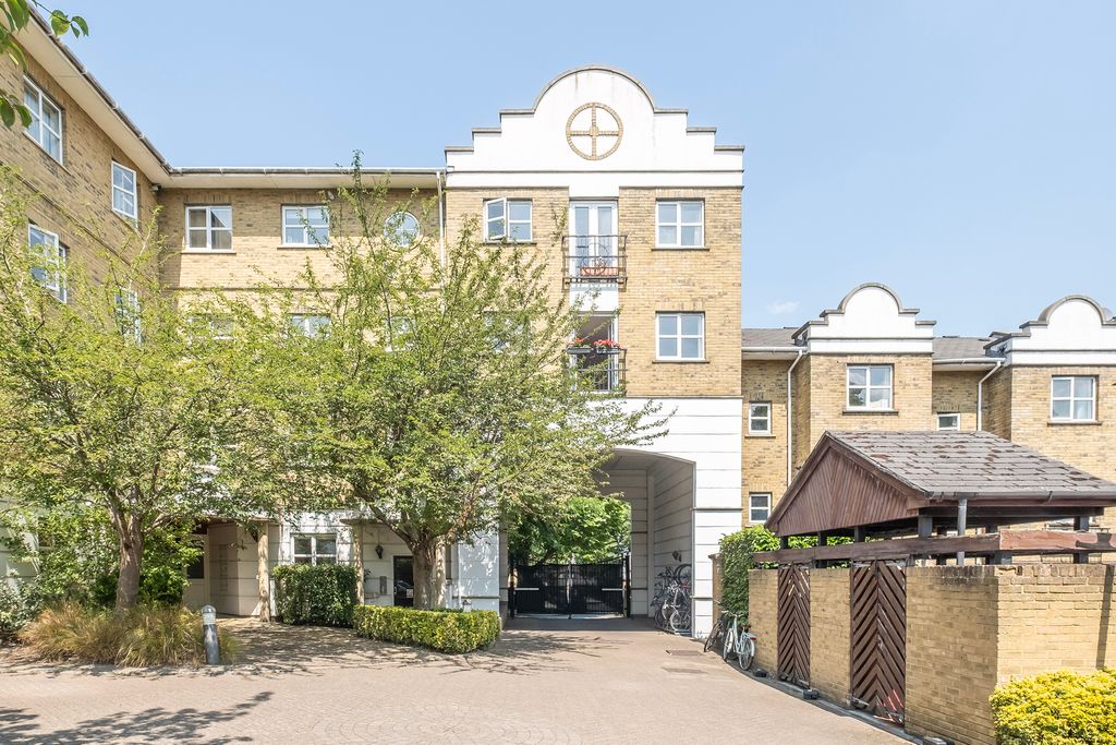Property photo 1 of 12