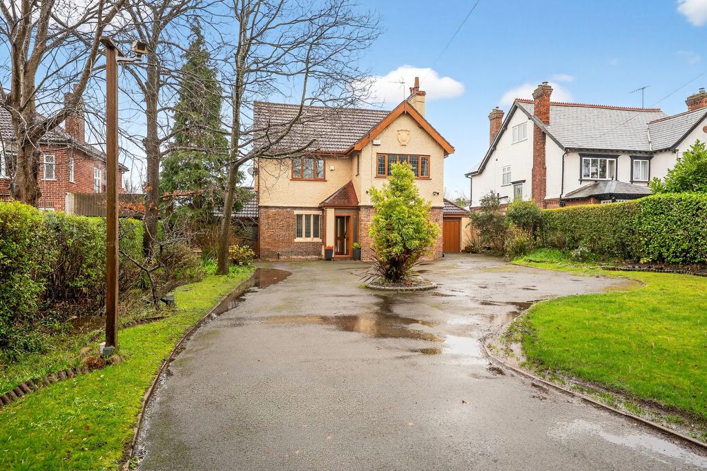 Property photo 2 of 20 Front Garden