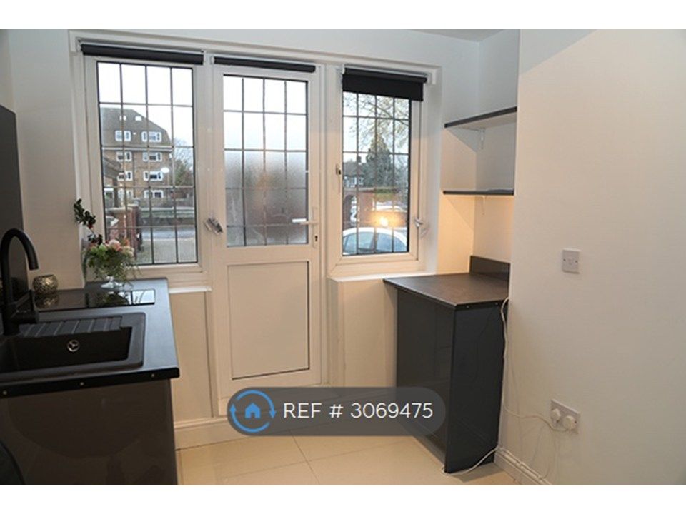 Property photo 2 of 6 Kitchen Area